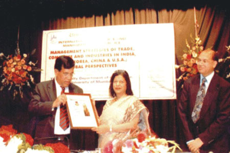 felicitation-Dr.Daphne-Pillai